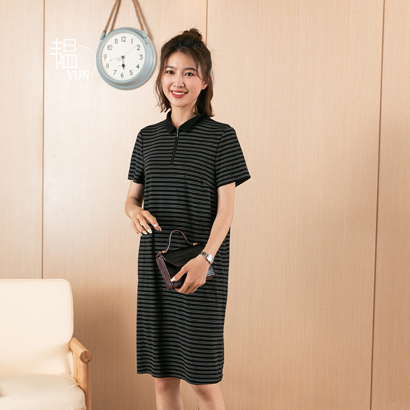 新款yun韫2024年夏季a型显瘦女装翻领门襟拉链短袖针织条纹连衣裙