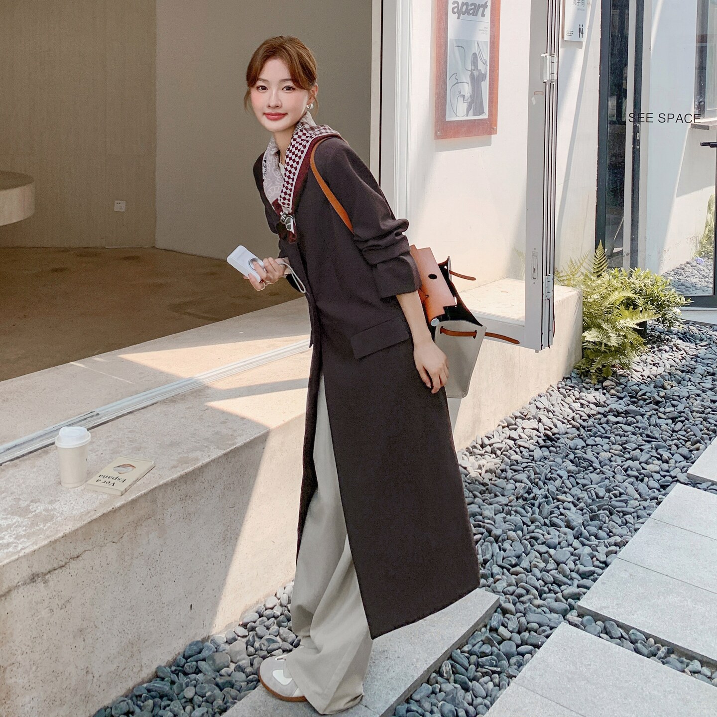 咖色v领丝巾西装外套女2025秋季新款高级感复古收腰中长款大衣潮,女装风衣,2C119