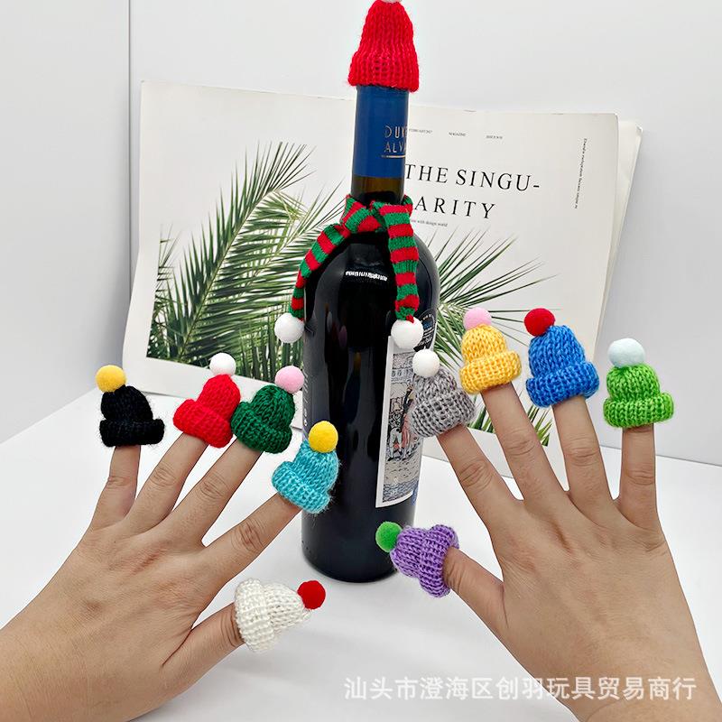 圣诞色系迷你毛线小帽子红白绿相间围巾针织手指帽娃娃酒瓶装饰品