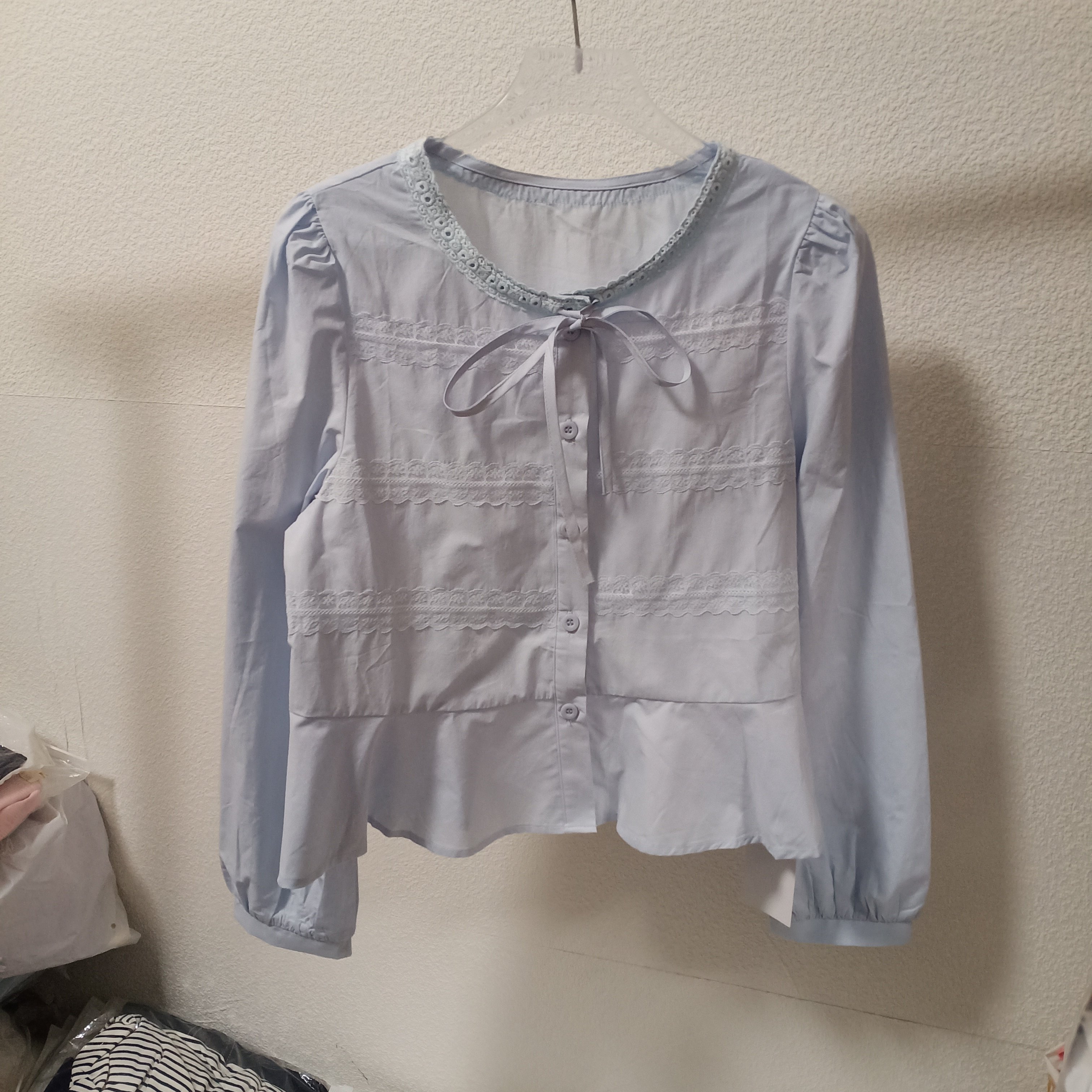 2026年春秋新款蓝色蕾丝花边系带衬衣小个子减龄百搭长袖短款上衣