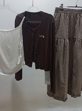 新款捏褶吊带内搭+字母刺绣开衫+宽松大摆木耳边格子半身裙三件套