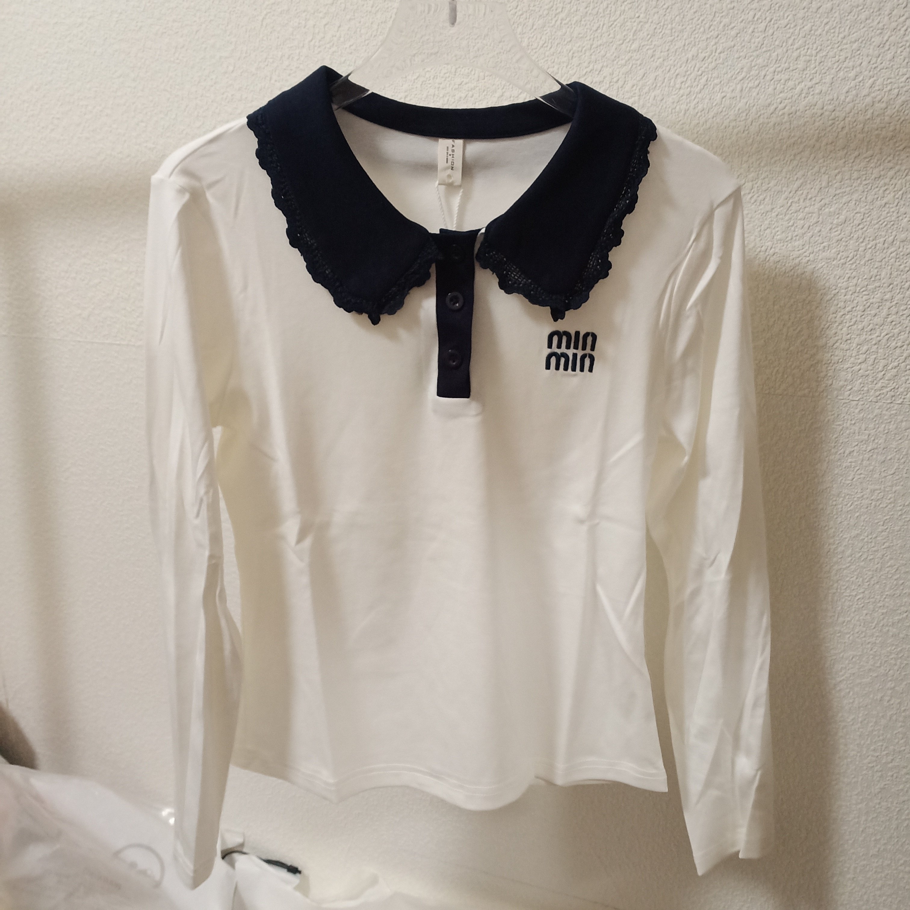 撞色蕾丝花边拼接领子长袖T恤女春新款字母刺绣休闲百搭洋气上衣