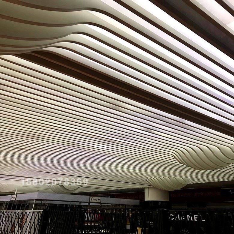 方通造型波浪天花弧形方通吊顶槽烤漆型材方通木纹弧形吊顶