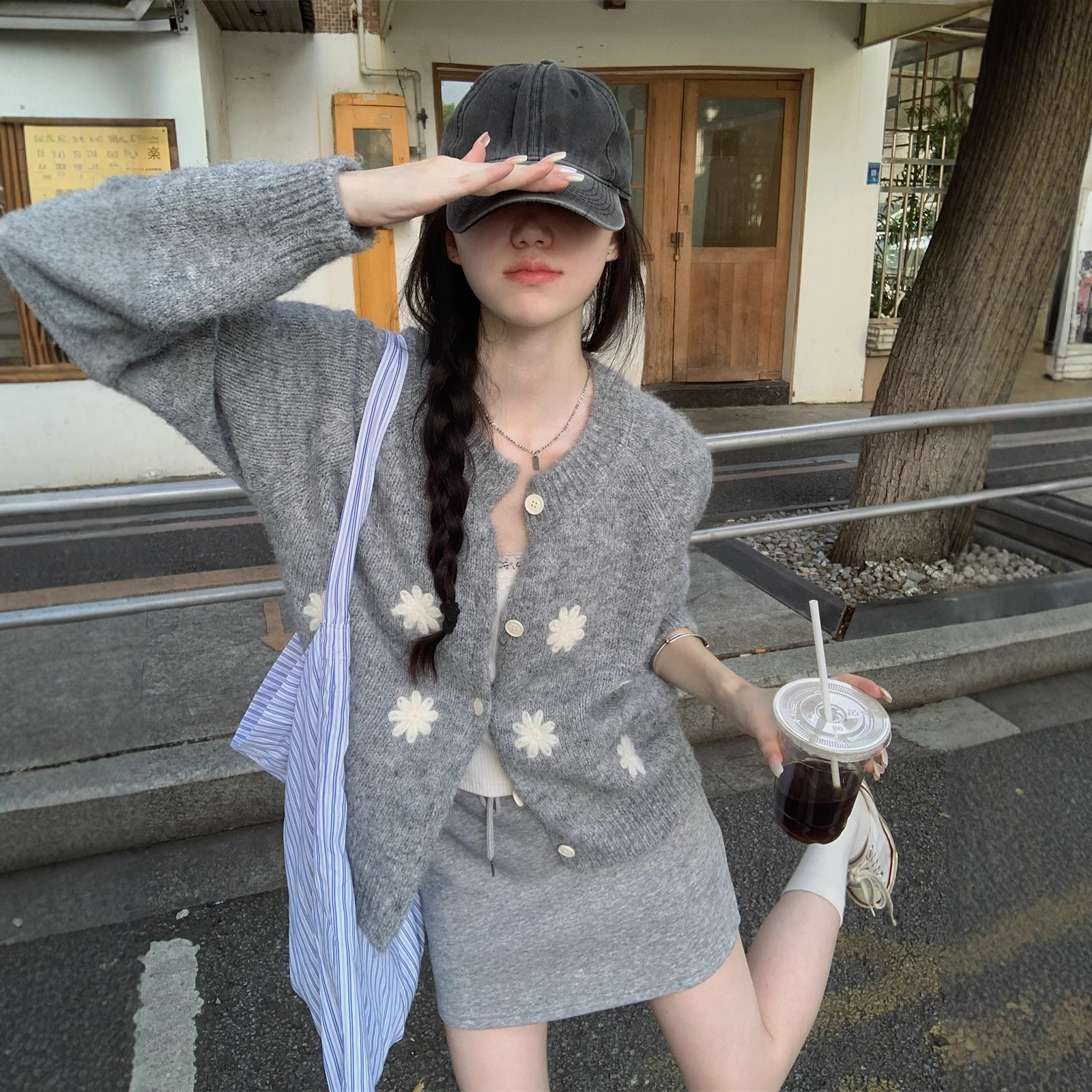 韩系雏菊勾花针织开衫女秋季chic时尚慵懒软糯毛衣上衣纽扣外套