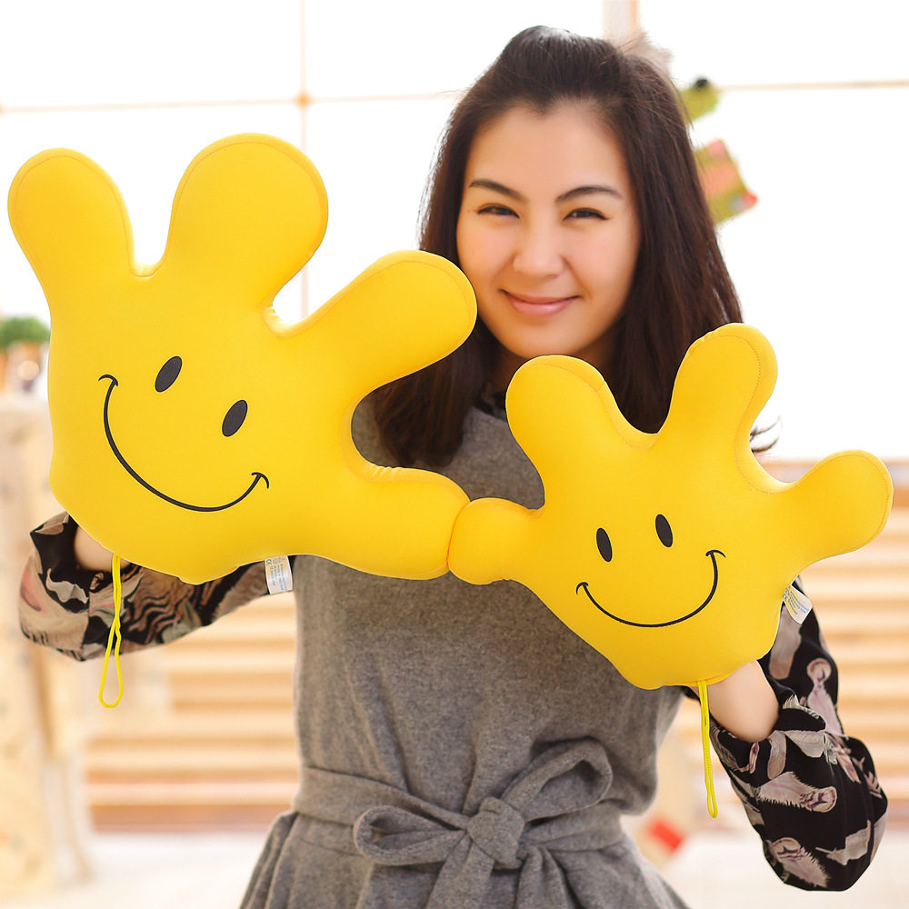卡通手掌毛绒玩具抱枕靠垫表演道具笑脸米奇手套玩偶儿童运动会用