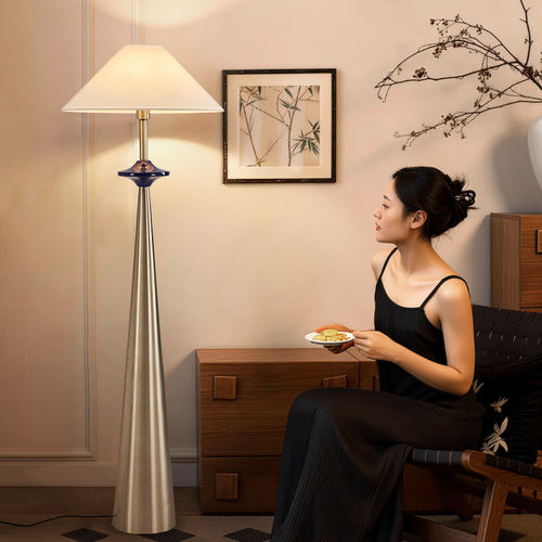 北欧极简轻奢客厅设计师落地灯