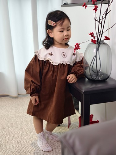 小妍童装森系女童连衣裙花边领洋气儿童公主裙荷叶边松紧袖子裙子