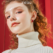ZEGL圣诞红色袜子耳环女2024年新款 潮雪花耳钉不对称新年秋冬耳饰