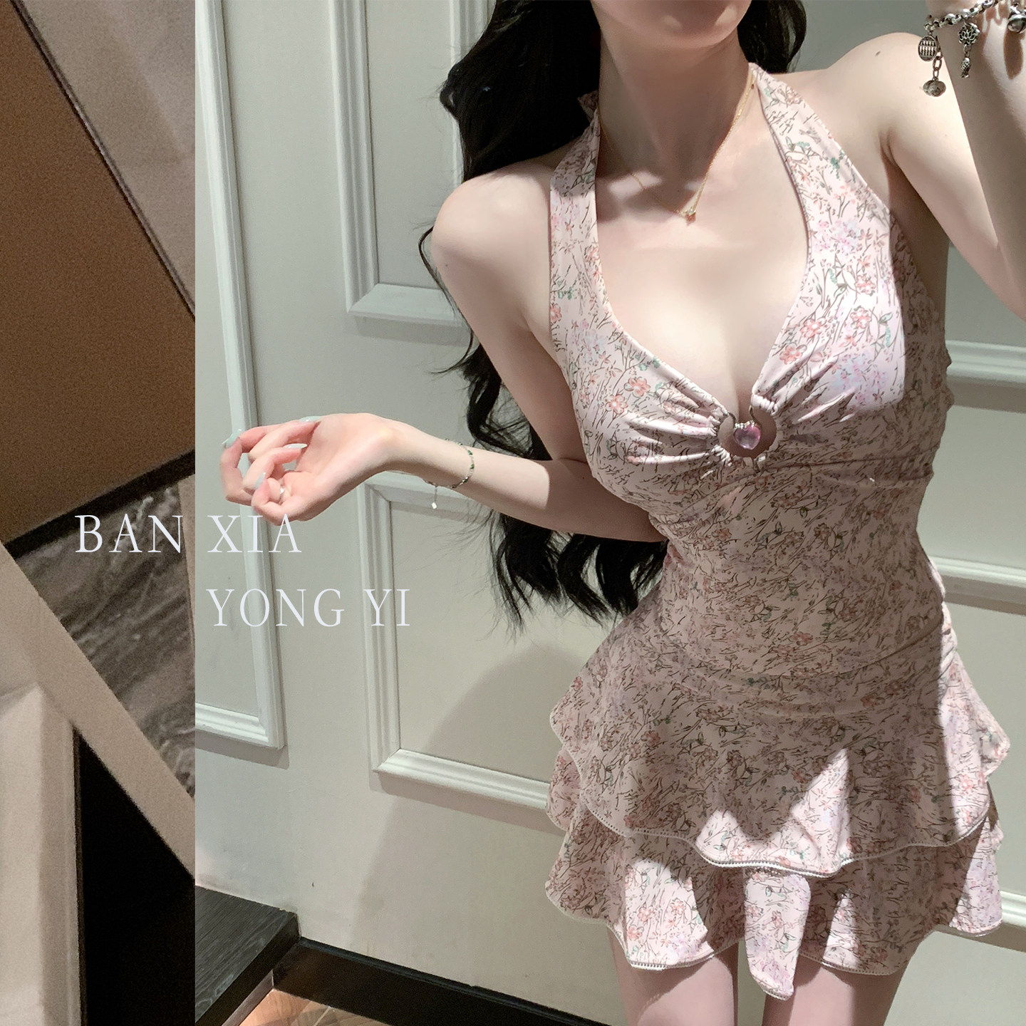 挂脖碎花分体泳衣女保守裙式2026新款高级感遮肉显瘦度假温泉泳装
