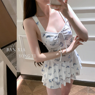 泳衣女小胸聚拢新款连体裙式遮肚显瘦保守蝴蝶印花少女泳装泡温泉