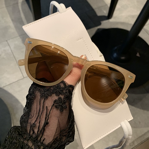 Ретро квадратные бежевые универсальные солнцезащитные очки, популярно в интернете, по фигуре