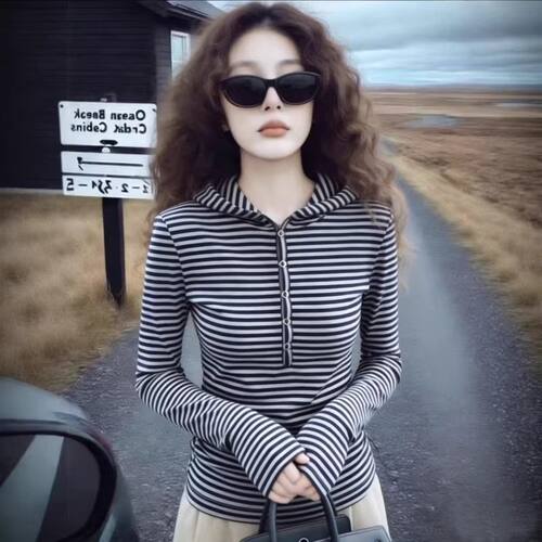 大码复古条纹连帽长袖t恤女2026春季新款胖MM设计感修身显瘦上衣