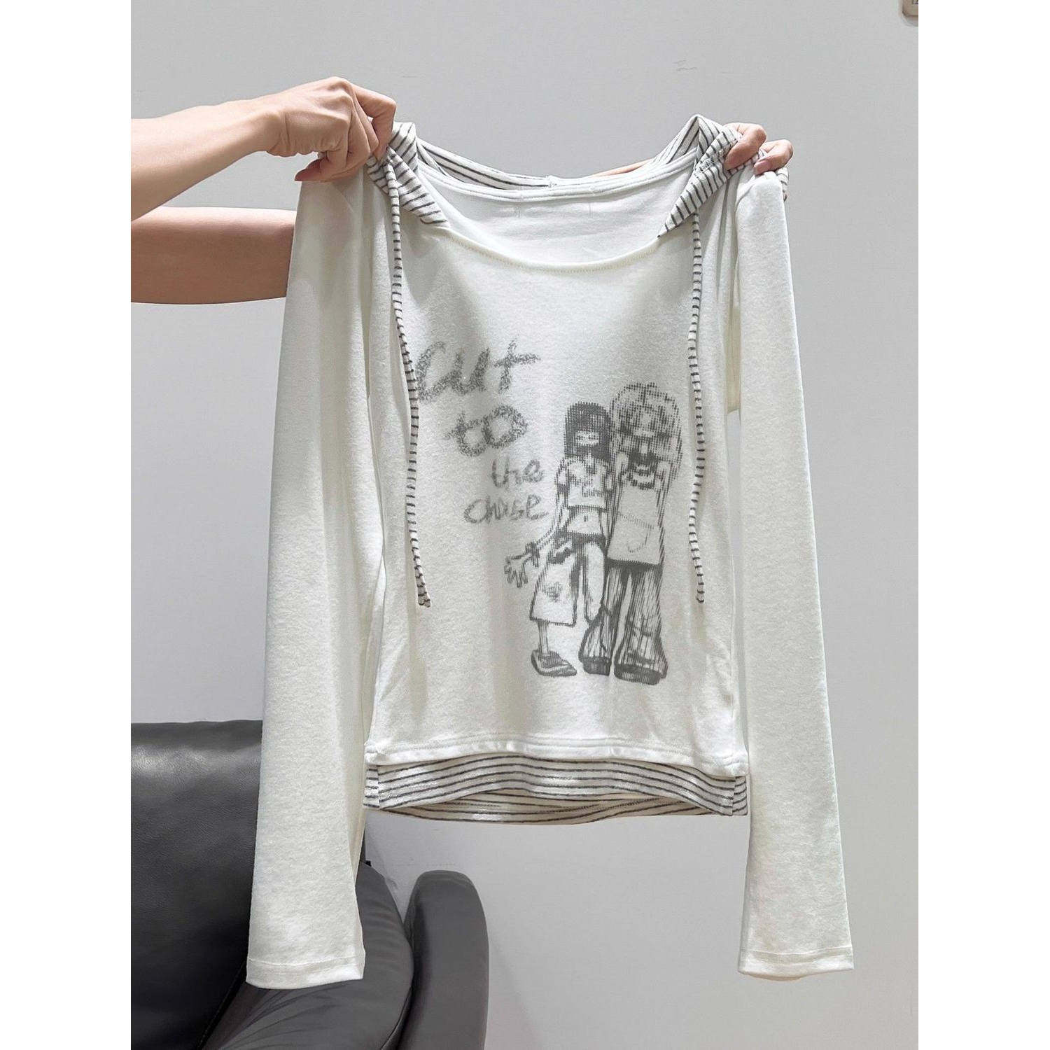 白色条纹假两件连帽长袖T恤女2026秋冬穿搭印花内搭打底修身上衣