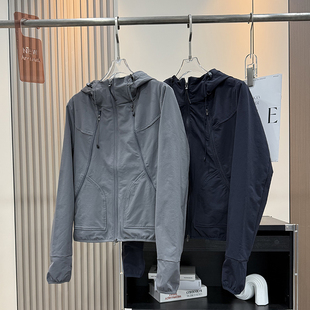 户外轻行者！立裁人鱼分割线防风小个子连帽冲锋衣短夹克外套女秋