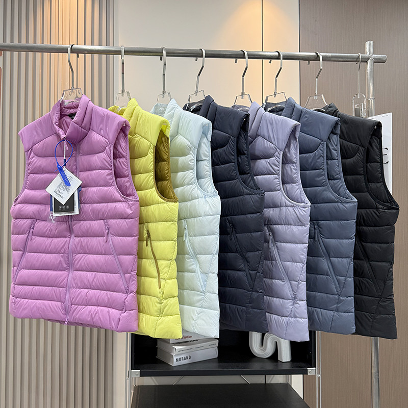 轻盈保暖！90白鸭绒情侣款秋冬百搭立领高密锁温叠穿羽绒马甲背心