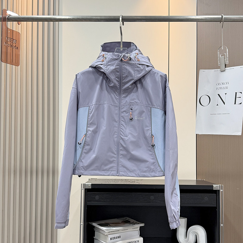 户外山系！撞色透气防泼水反光薄款徒步短款连帽冲锋衣防晒上衣女