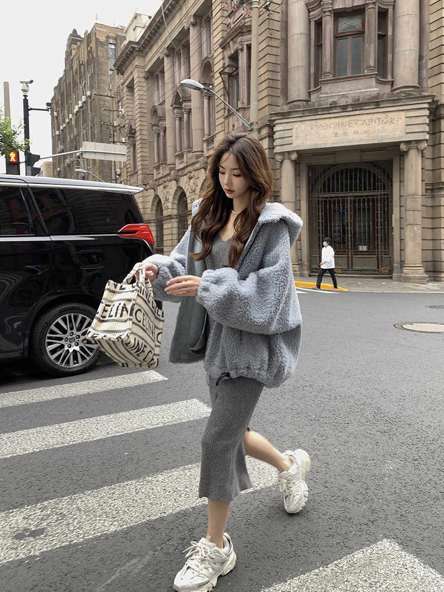 邱肉瑶 新款纯色连帽韩版宽松显瘦加厚小香风毛呢外套女小个子