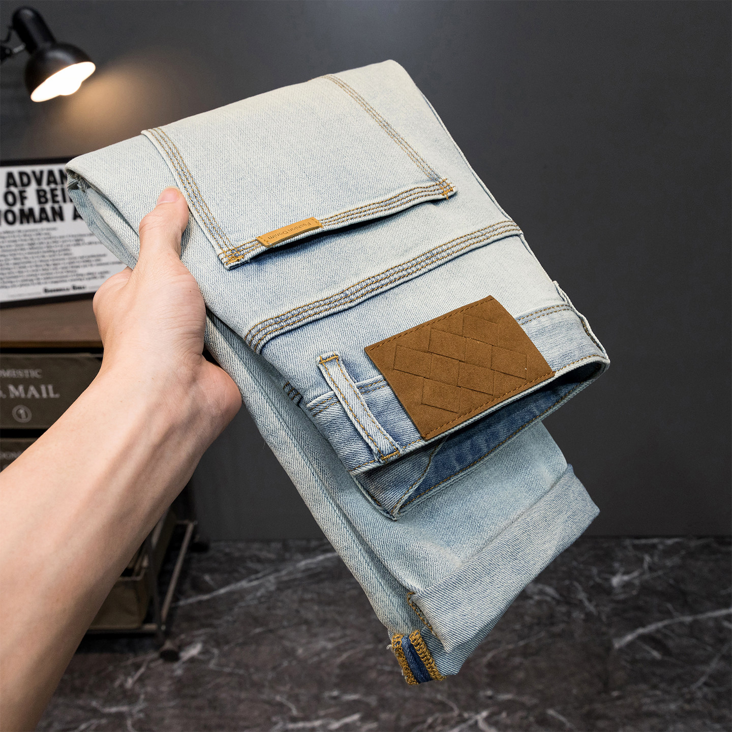 高端品牌男装浅蓝色牛仔裤男修身小脚2026春夏新款时尚百搭长裤子