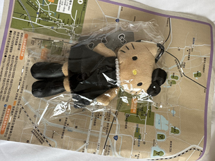 日本kiddy land长腿豹纹黑皮Kitty小尾巴爱心扣挂件