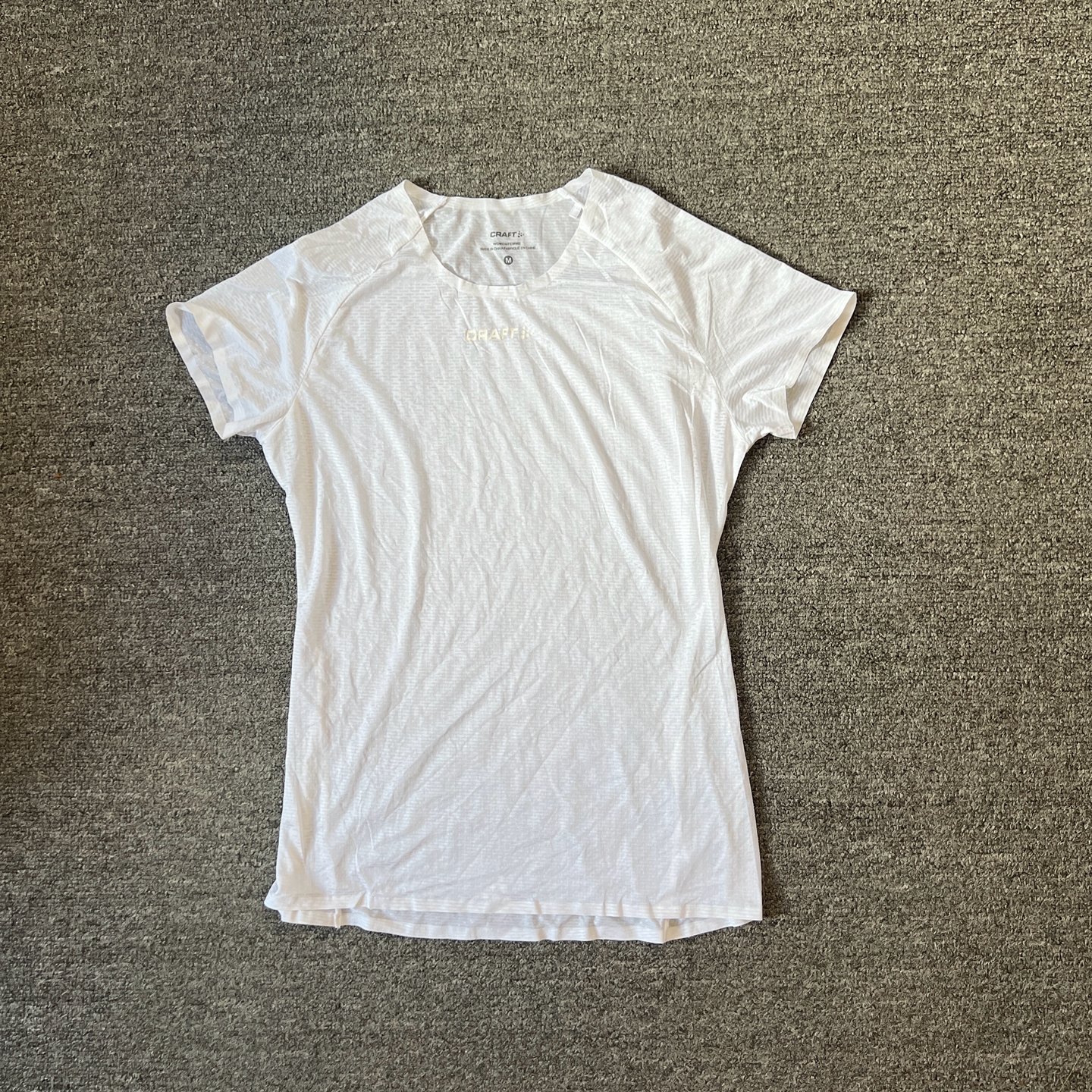 瑞典白色运动圆领跑步夏季薄款吸汗马拉松速干女修身T恤透气短袖