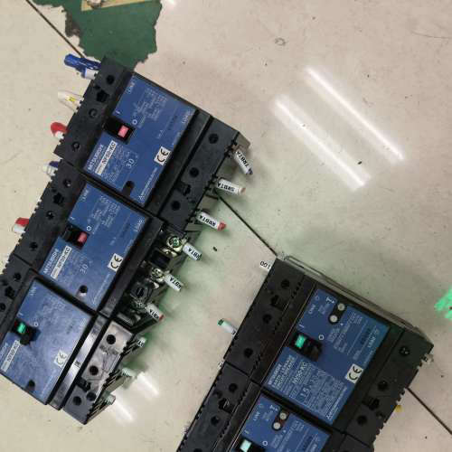 空开NF50-KC  30A的有3个,15A的有2个,9