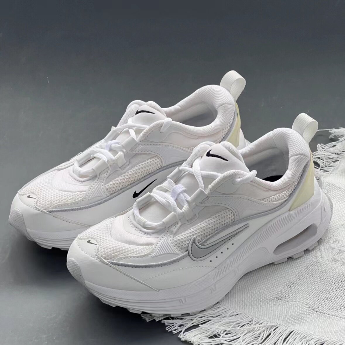 Nike耐克女鞋AIR MAX BLISS白色鞋气垫厚底复古老爹鞋DH5128-101