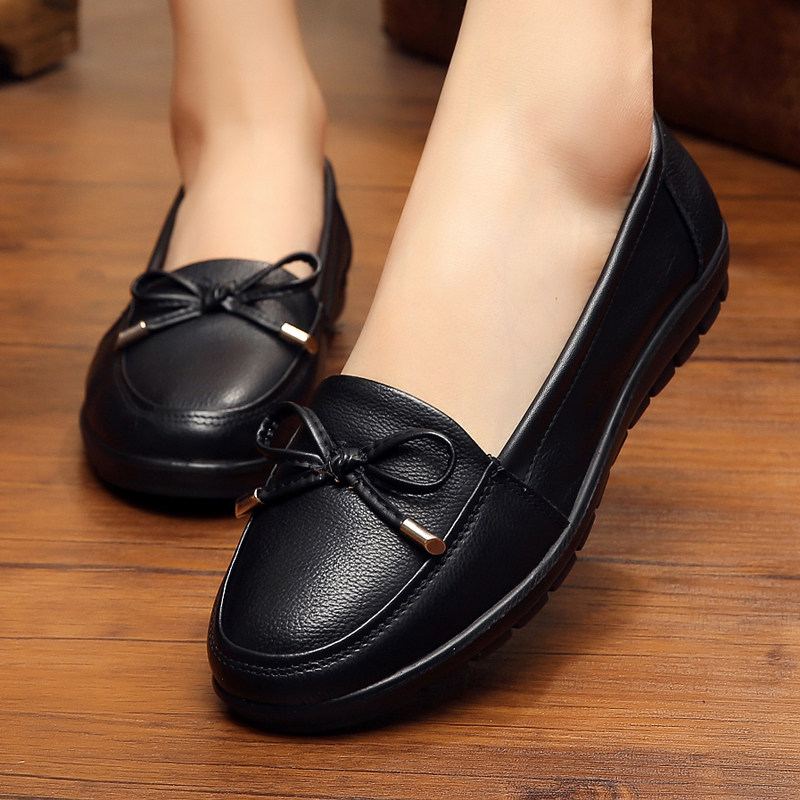 妈妈鞋单鞋豆豆鞋女平底真皮软底防滑皮鞋舒适中年女鞋春季2023春