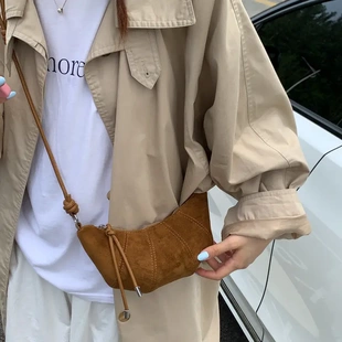 【漫威蒂尼】秋冬美拉德可颂牛角包饺子包斜挎包经典纯色