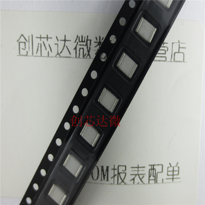 贴片陶瓷气体放电管 UN1812-75CSMD 1812 75V 2KA 4.5X3.2X2.7MM