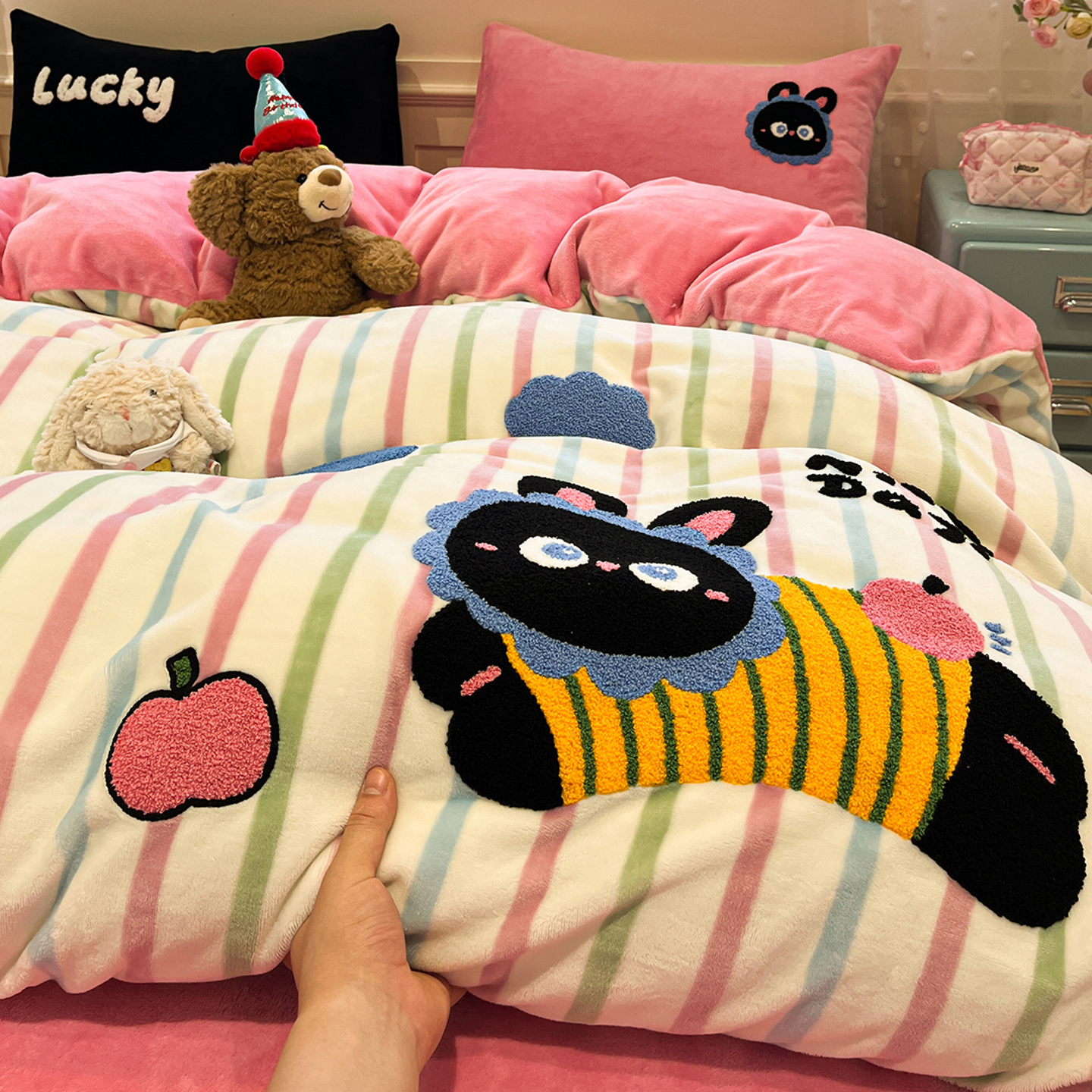 新款牛奶绒卡通毛巾绣四件套冬季