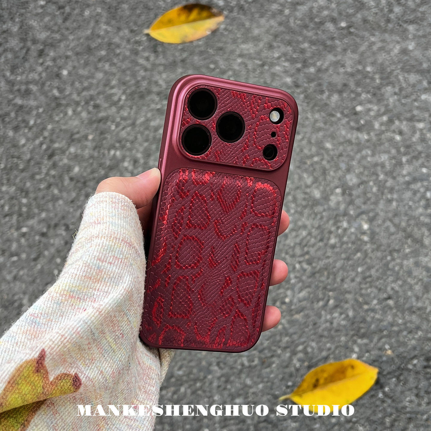 小众高级感秋冬复古勃艮第红蛇纹苹果18promax手机壳适用iPhone18pro个性男17超火新款女16创意情侣15全包软