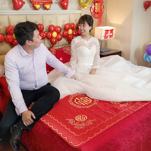 婚庆用品坐福垫结婚床上新娘陪嫁坐福被早生贵子娘家婚房布置喜被 - 封面