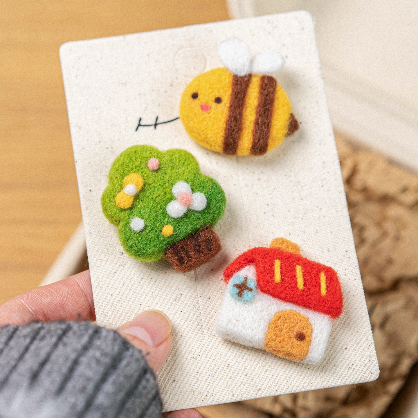 羊毛毡戳戳乐手工diy材料包情侣自制可爱卡通冰箱贴蜜蜂树屋别针