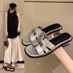 拖鞋女时尚百搭法式一字拖粗跟夏季外穿网红凉拖鞋高级感女士凉鞋