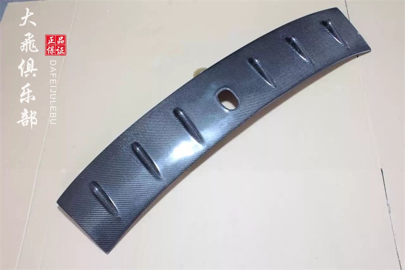 雷克萨斯IS200咬地鲨碳纤维顶翼