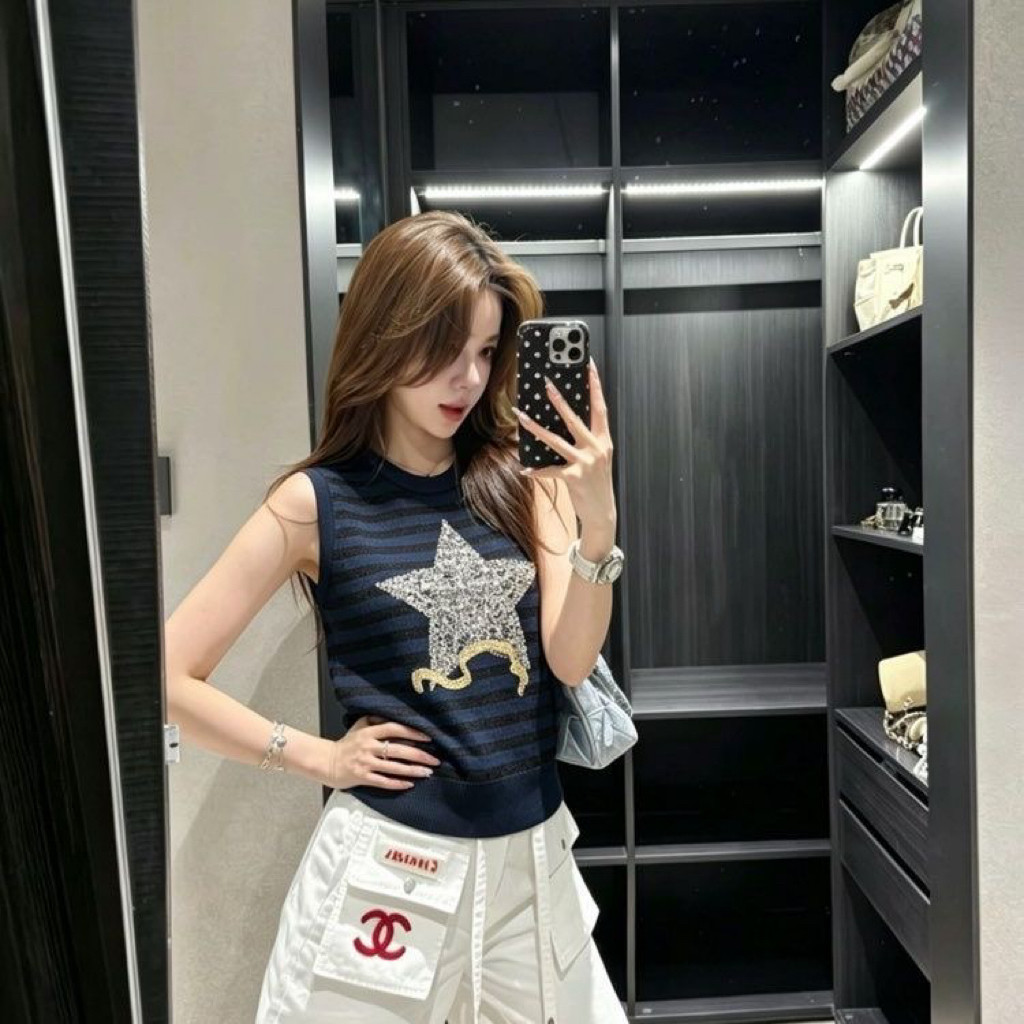 星星刺绣无袖针织背心女设计镂