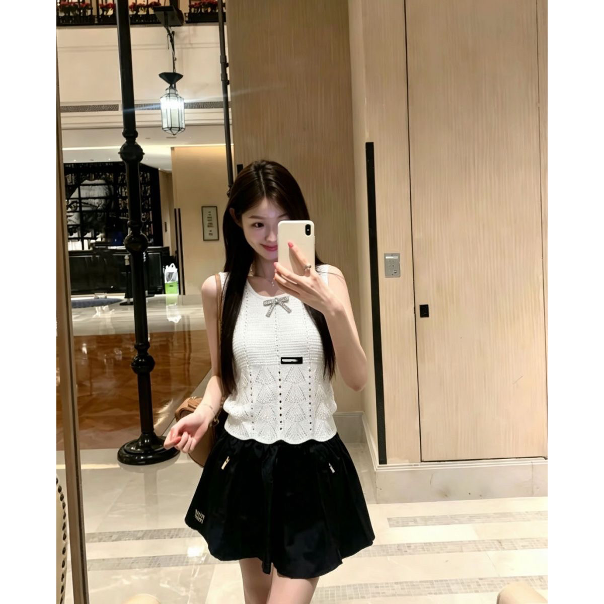 白色镂空钩花针织背心女无袖