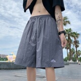 深灰色