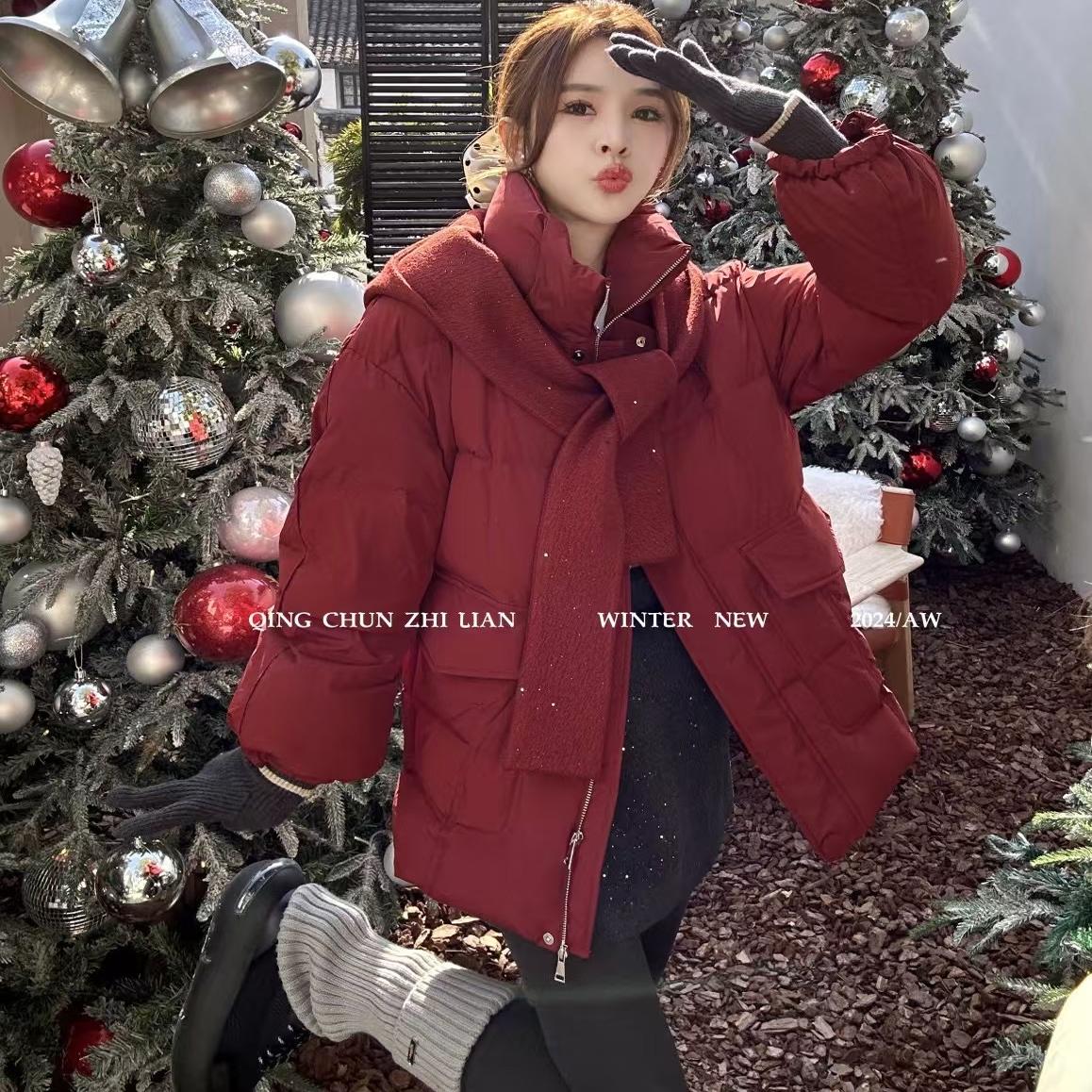 连帽披肩中长款红色羽绒服