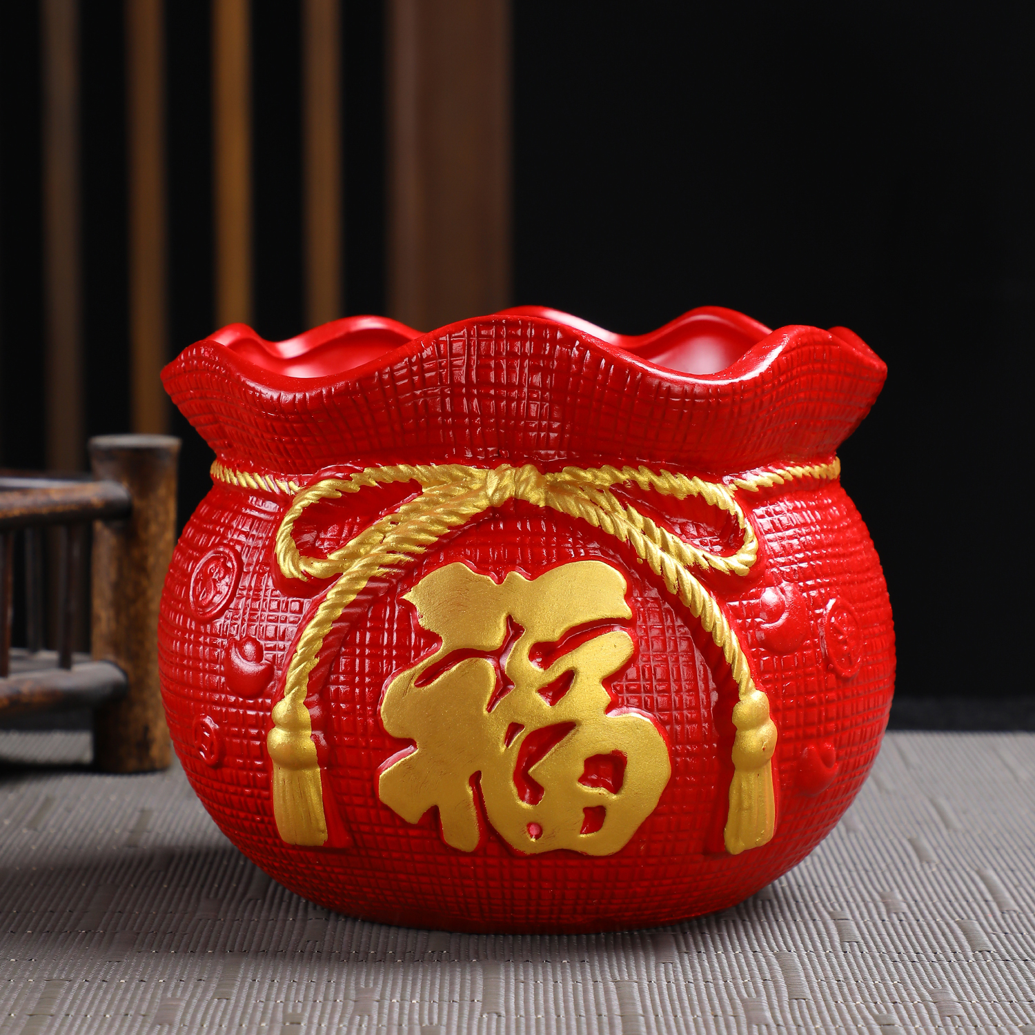 红色喜庆盆发财树花盆