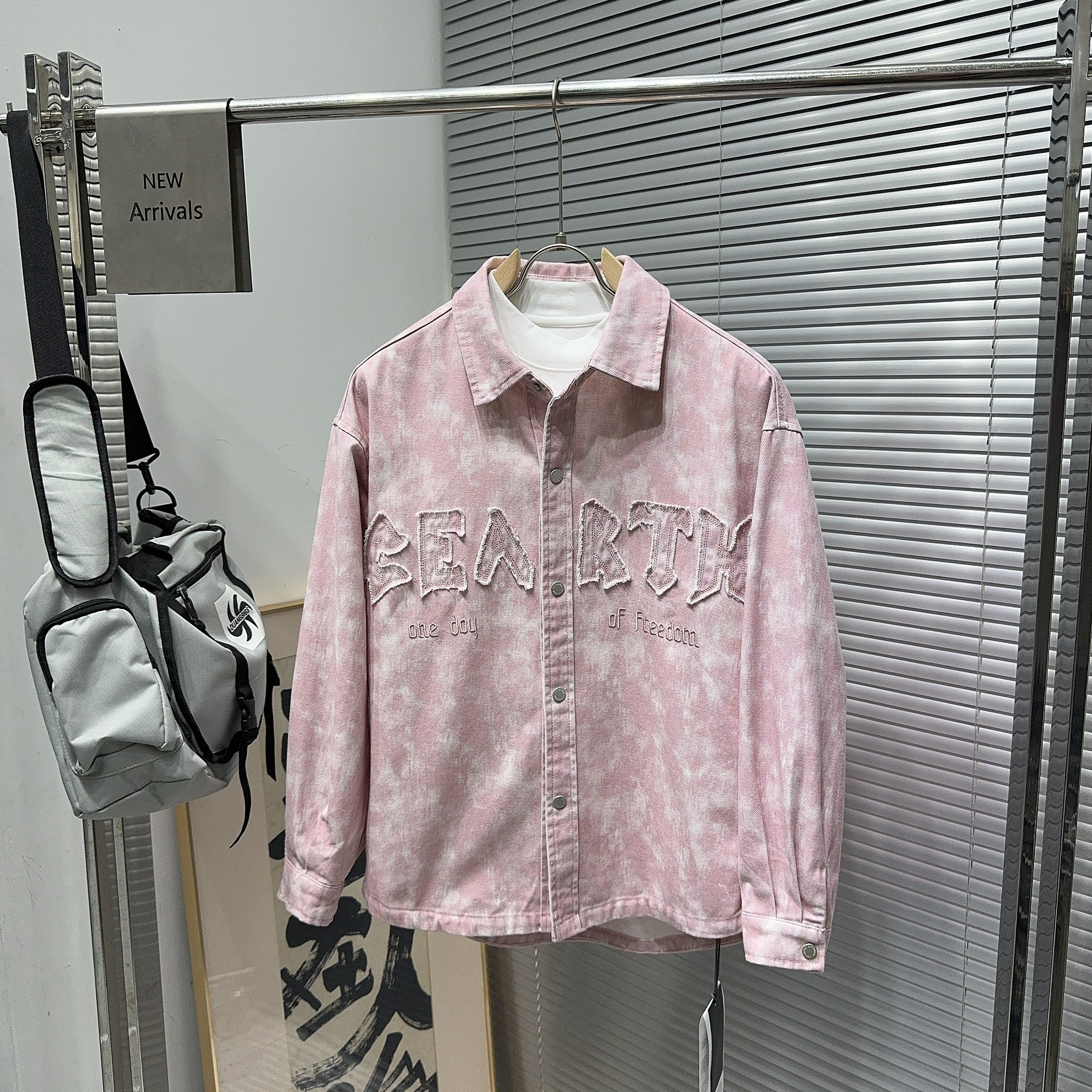 2024秋季新款男士牛仔外套潮流时尚个性印花水洗做旧休闲夹克上衣