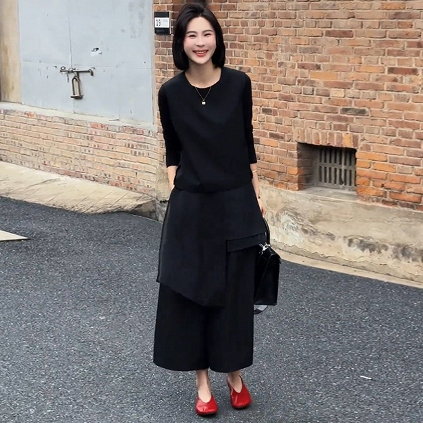 时尚套装女秋季新款显瘦圆领马甲长袖打底衫屁帘阔腿裤三件套