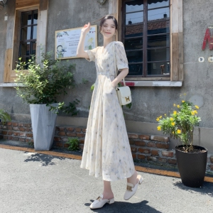 【送运费险】温柔风碎花连衣裙
