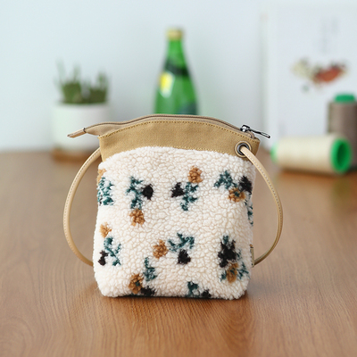 布奏冬季毛绒包包斜挎手机包