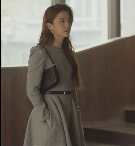 玫瑰的故事刘亦菲黄亦玫同款衣服2024秋冬韩版中长款修身连衣裙女