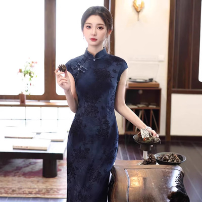 2026春夏新款旗袍扎染植绒长款无袖旗袍藏青色文艺复古民国风旗袍