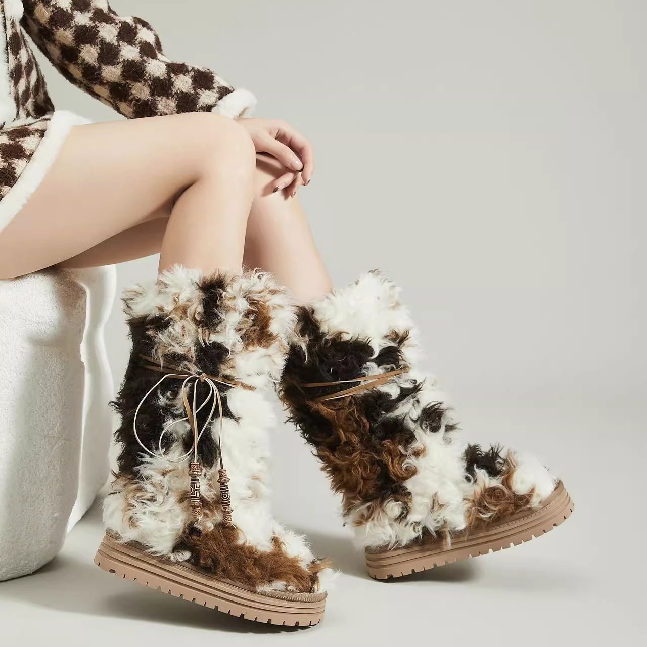 卷毛雪地靴女款2025新款冬季中长筒厚底阿勒泰玛拉沁加绒毛毛靴子
