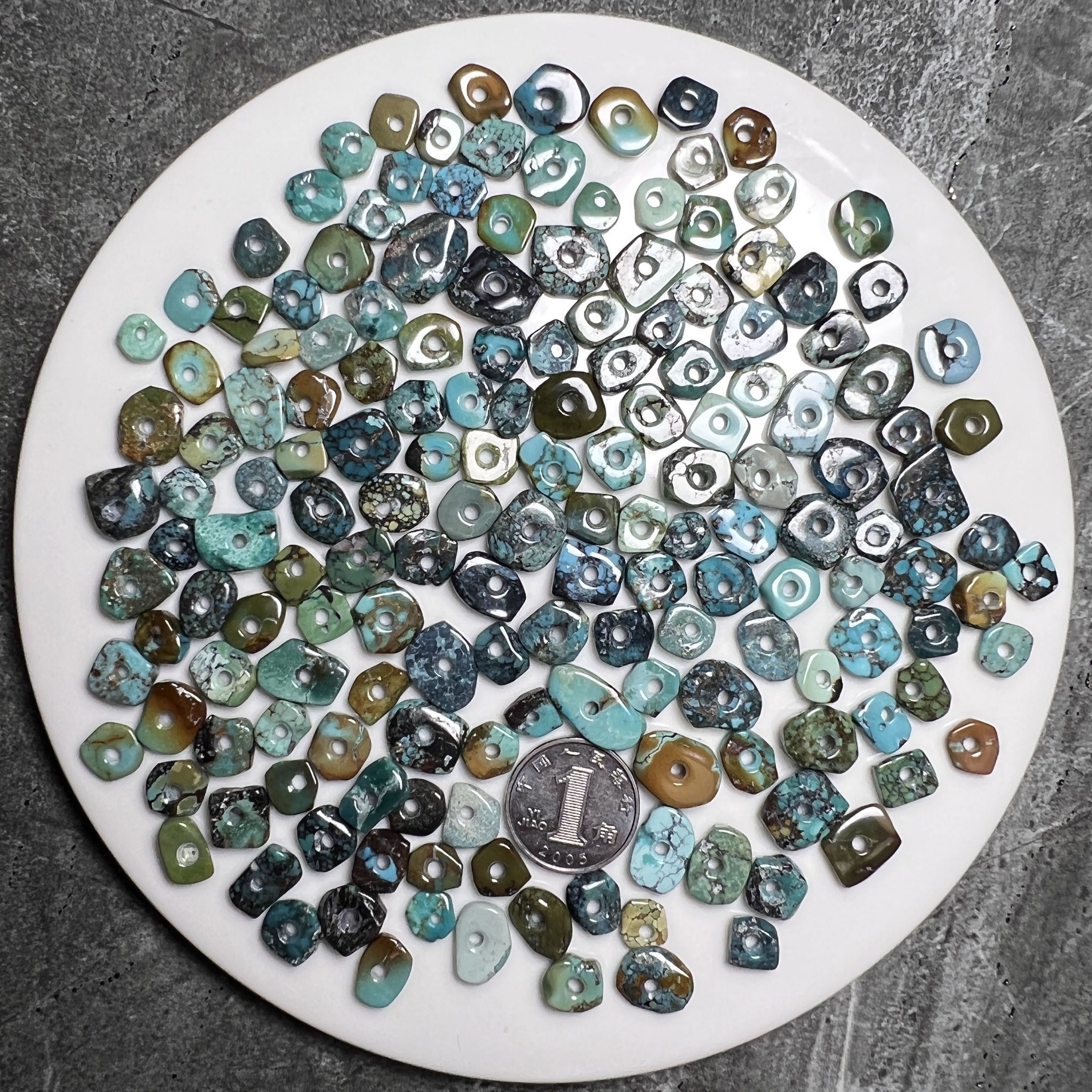 绿松随形带孔片片diy手链项链耳饰配饰配件半成品