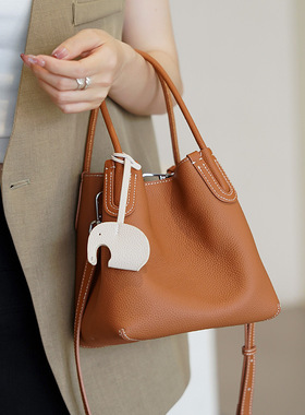 2025新款头层牛皮菜篮子包包质感百搭简约斜挎包通勤单肩水桶包