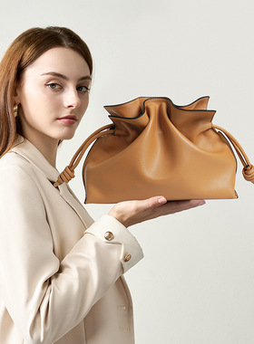 褶皱小福袋抽绳包云朵包休闲女士牛皮单肩包包女通勤百搭斜挎包